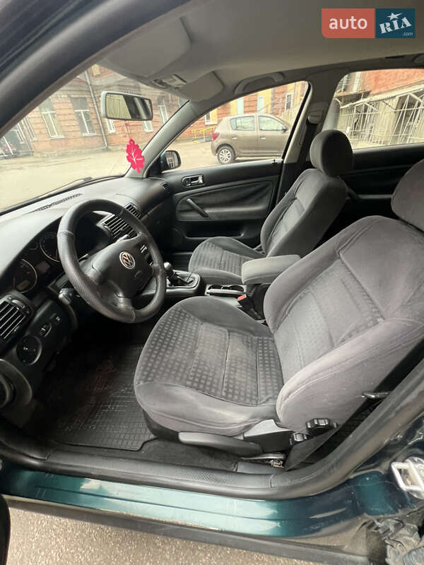 Седан Volkswagen Passat 2001 в Харкові