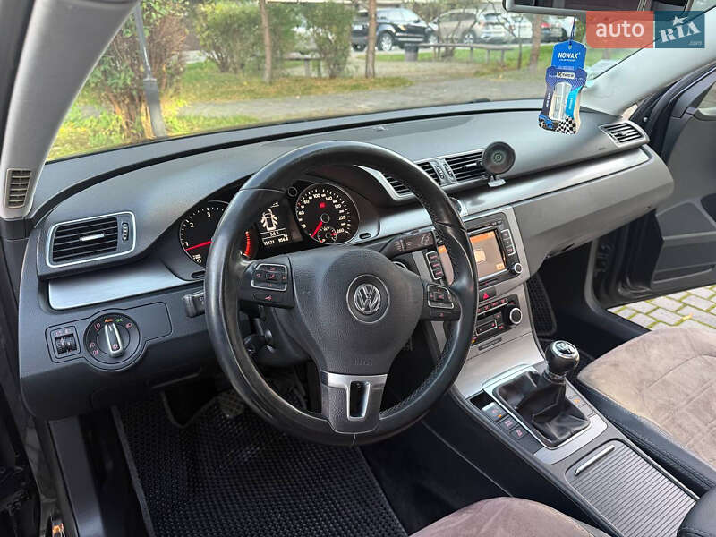 Универсал Volkswagen Passat 2011 в Ивано-Франковске