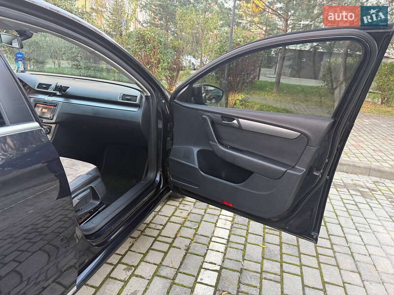 Универсал Volkswagen Passat 2011 в Ивано-Франковске