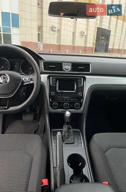 Седан Volkswagen Passat 2016 в  фото 9 Седан Volkswagen Passat 2016 в