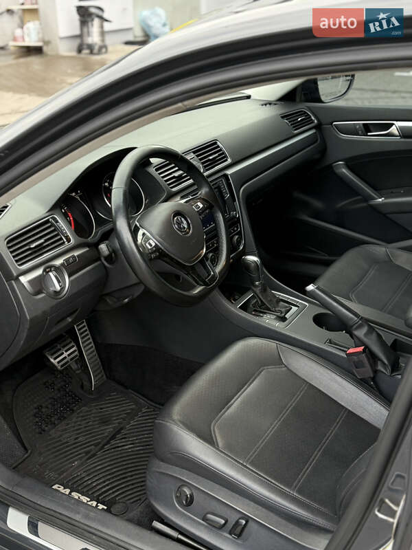 Седан Volkswagen Passat 2017 в Луцке фото 32 Седан Volkswagen Passat 2017 в Луцке
