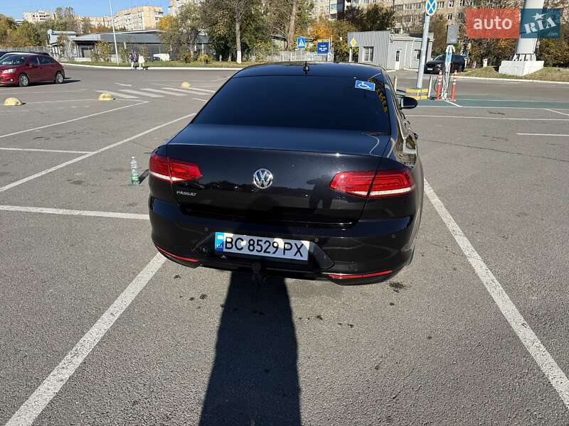 Седан Volkswagen Passat 2018 в Львове