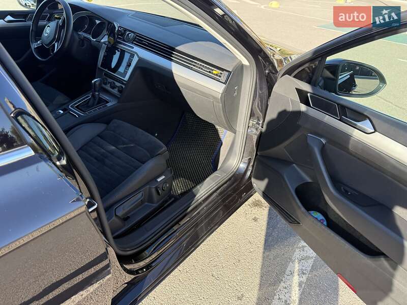 Седан Volkswagen Passat 2018 в Львове
