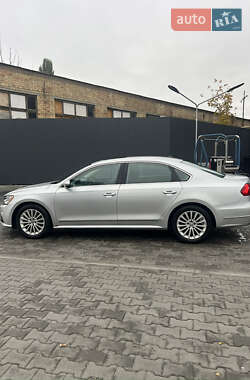 Седан Volkswagen Passat 2015 в 