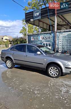 Седан Volkswagen Passat 2001 в Глибокій