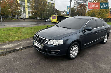 Седан Volkswagen Passat 2005 в  фото 10 Седан Volkswagen Passat 2005 в
