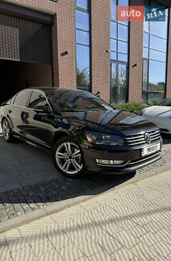 Седан Volkswagen Passat 2012 в Львове