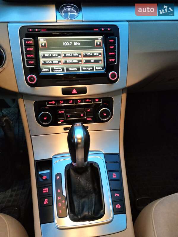 Универсал Volkswagen Passat 2011 в Житомире