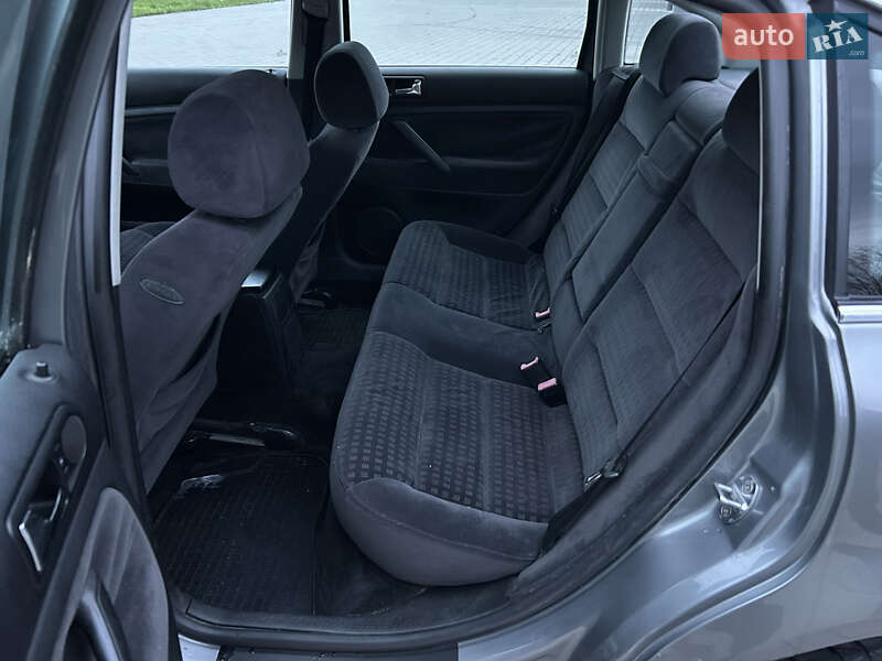 Седан Volkswagen Passat 2002 в Долині