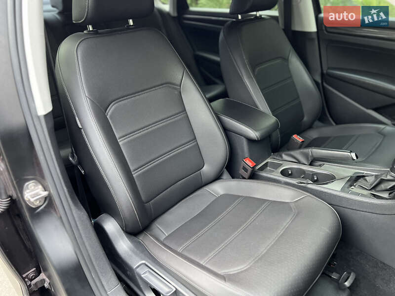 Седан Volkswagen Passat 2020 в Киеве