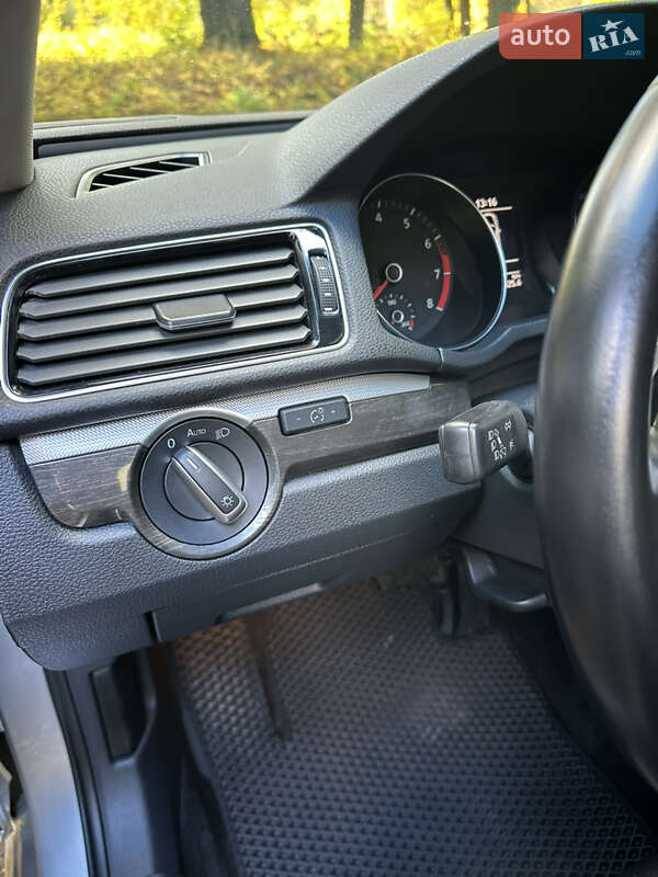 Седан Volkswagen Passat 2016 в Киеве