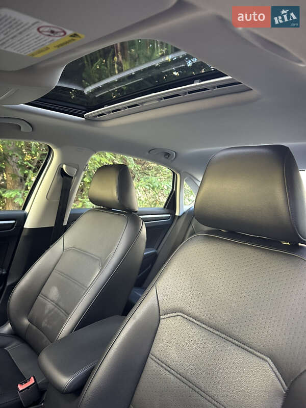 Седан Volkswagen Passat 2016 в Киеве