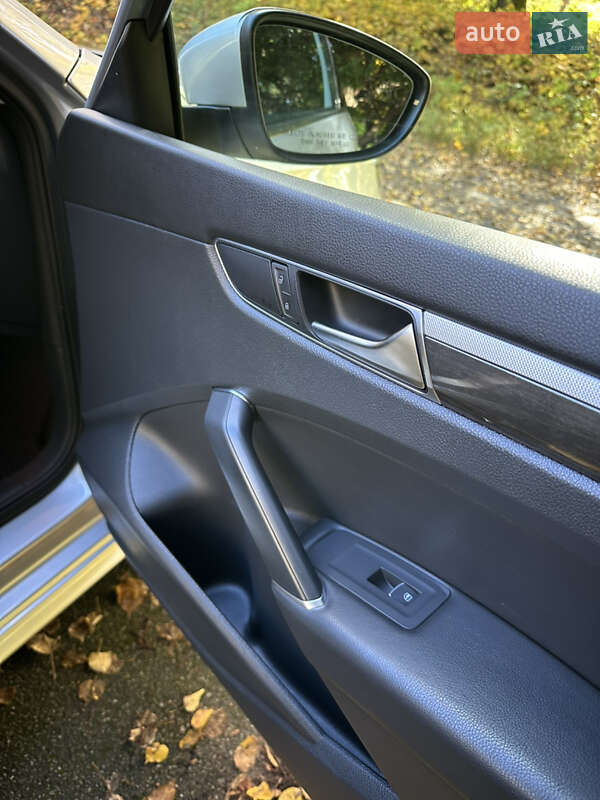 Седан Volkswagen Passat 2016 в Киеве