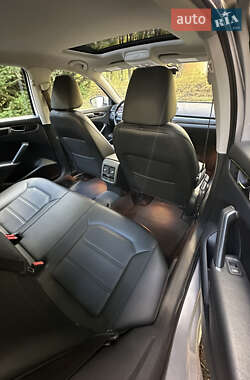Седан Volkswagen Passat 2016 в  фото 35 Седан Volkswagen Passat 2016 в