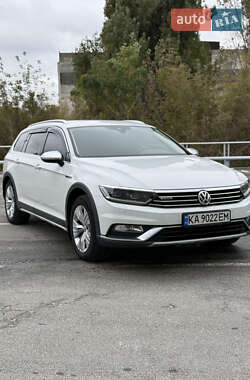 Универсал Volkswagen Passat 2017 в Киеве