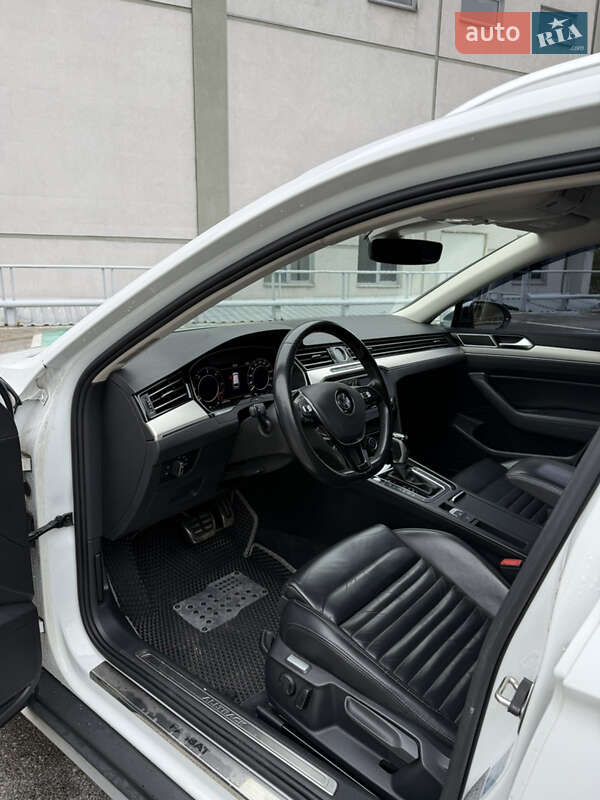 Универсал Volkswagen Passat 2017 в Киеве фото 24 Универсал Volkswagen Passat 2017 в Киеве