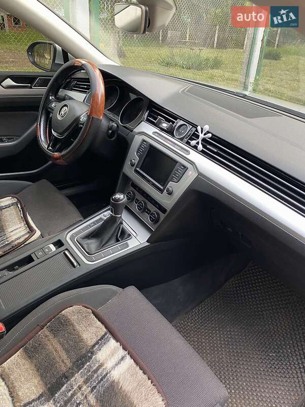Универсал Volkswagen Passat 2015 в Киеве фото 9 Универсал Volkswagen Passat 2015 в Киеве