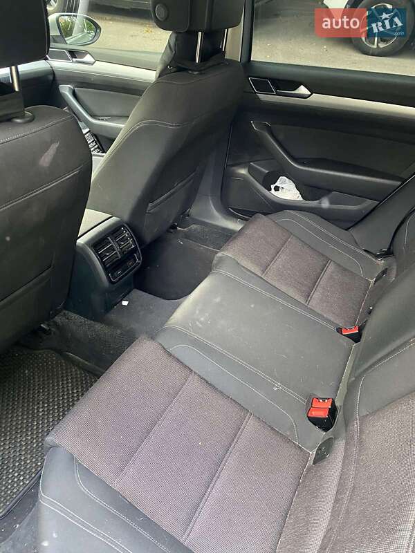 Универсал Volkswagen Passat 2015 в Киеве фото 12 Универсал Volkswagen Passat 2015 в Киеве