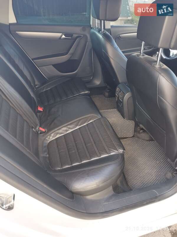 Універсал Volkswagen Passat 2011 в Звягелі фото 2 Універсал Volkswagen Passat 2011 в Звягелі