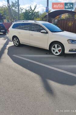 Універсал Volkswagen Passat 2011 в Звягелі