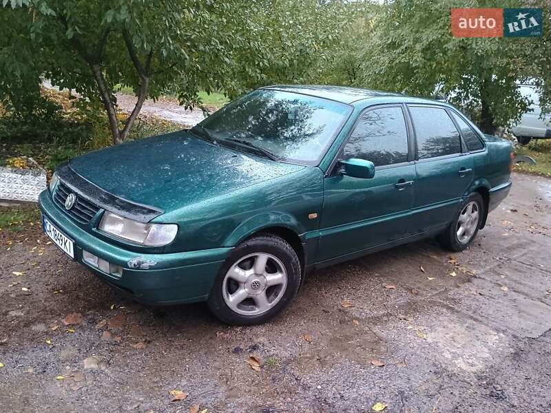 Седан Volkswagen Passat 1994 в Черкассах