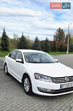 Седан Volkswagen Passat 2014 в Чернівцях