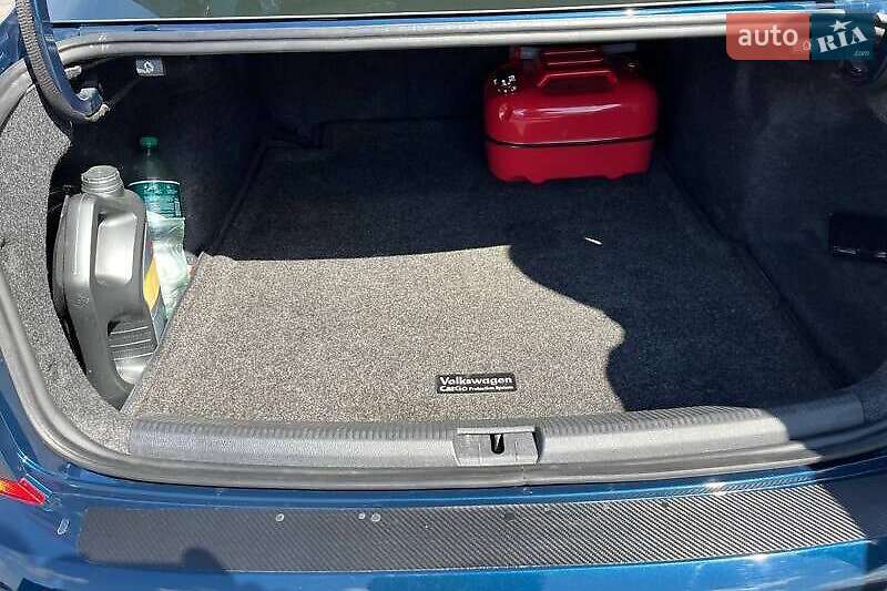 Седан Volkswagen Passat 2021 в Львове