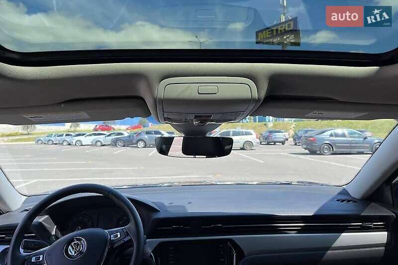 Седан Volkswagen Passat 2021 в Львове