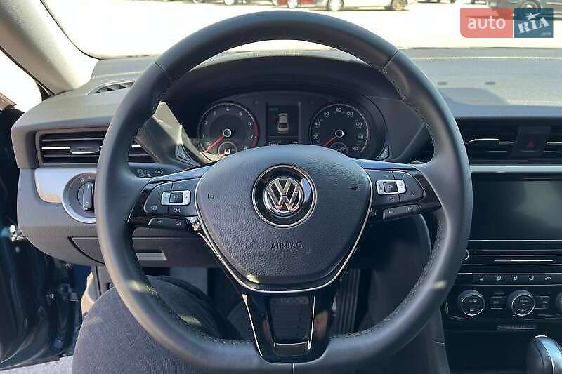 Седан Volkswagen Passat 2021 в Львове