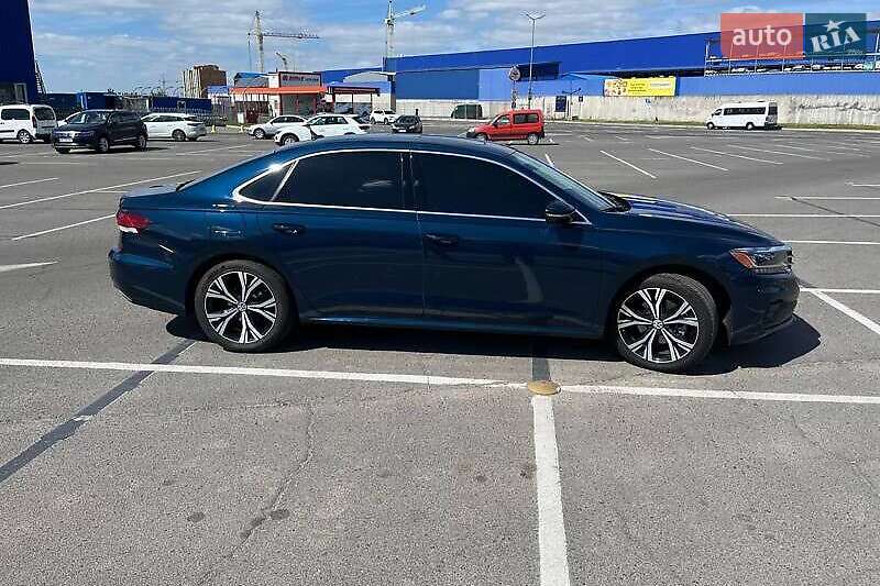 Седан Volkswagen Passat 2021 в Львове