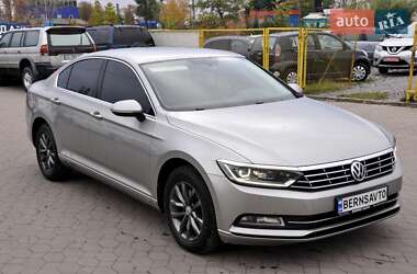 Седан Volkswagen Passat 2015 в 