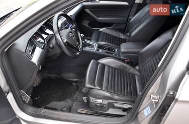 Седан Volkswagen Passat 2015 в 