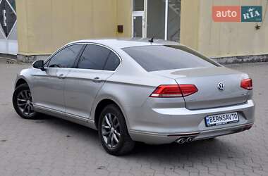 Седан Volkswagen Passat 2015 в 