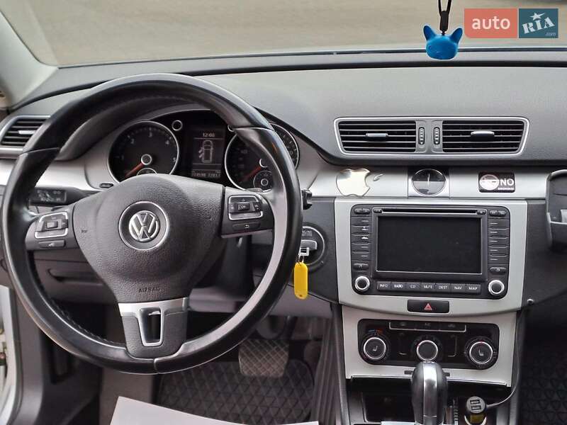 Универсал Volkswagen Passat 2013 в Одессе