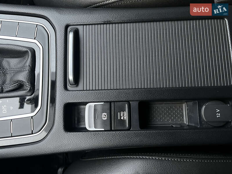 Універсал Volkswagen Passat 2018 в Львові фото 64 Універсал Volkswagen Passat 2018 в Львові