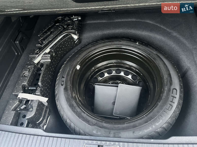 Універсал Volkswagen Passat 2018 в Львові фото 101 Універсал Volkswagen Passat 2018 в Львові