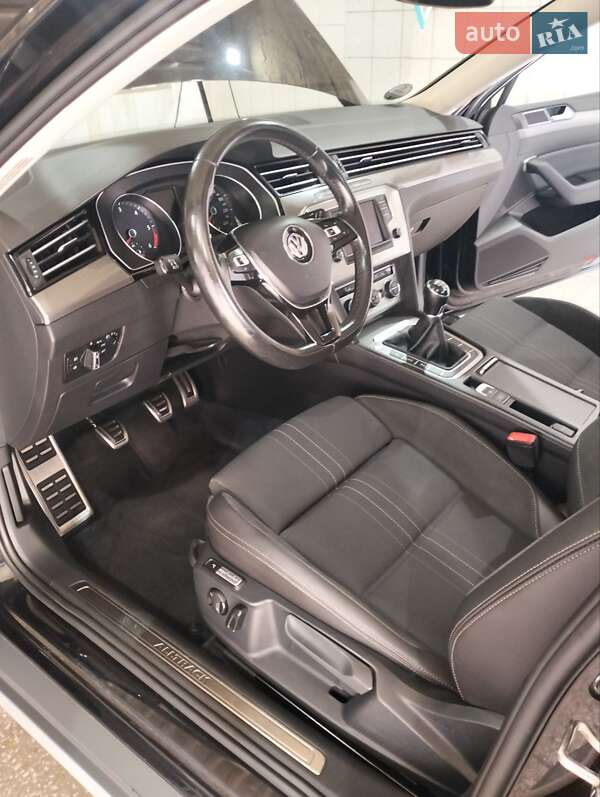 Универсал Volkswagen Passat 2016 в Киеве фото 4 Универсал Volkswagen Passat 2016 в Киеве