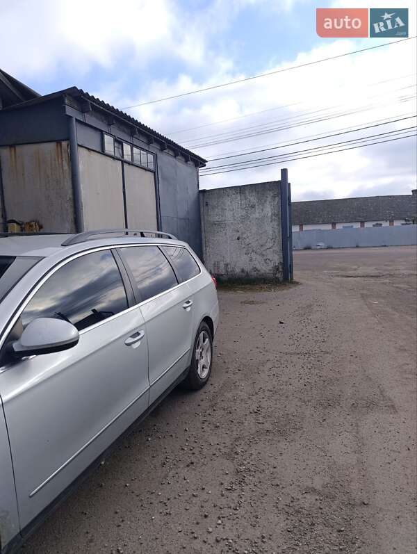 Универсал Volkswagen Passat 2010 в Хмельницком