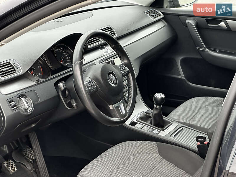 Універсал Volkswagen Passat 2012 в Запоріжжі