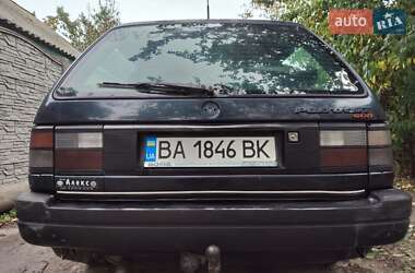 Универсал Volkswagen Passat 1990 в 