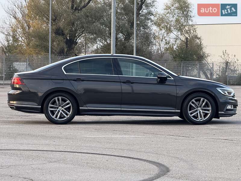 Седан Volkswagen Passat 2018 в Чернівцях