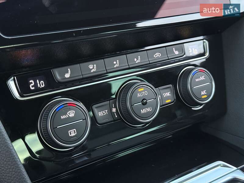 Седан Volkswagen Passat 2018 в Чернівцях