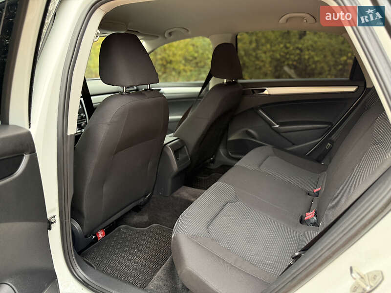 Седан Volkswagen Passat 2018 в Киеве