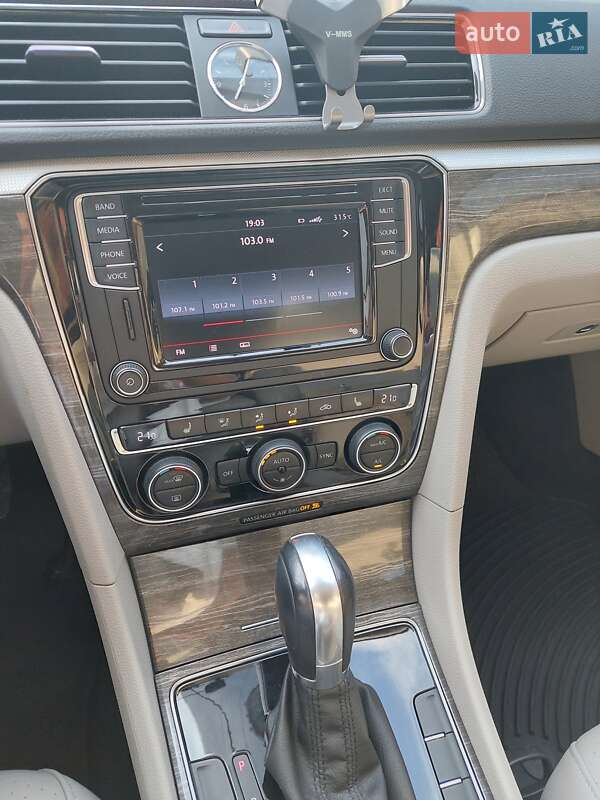 Седан Volkswagen Passat 2016 в Івано-Франківську