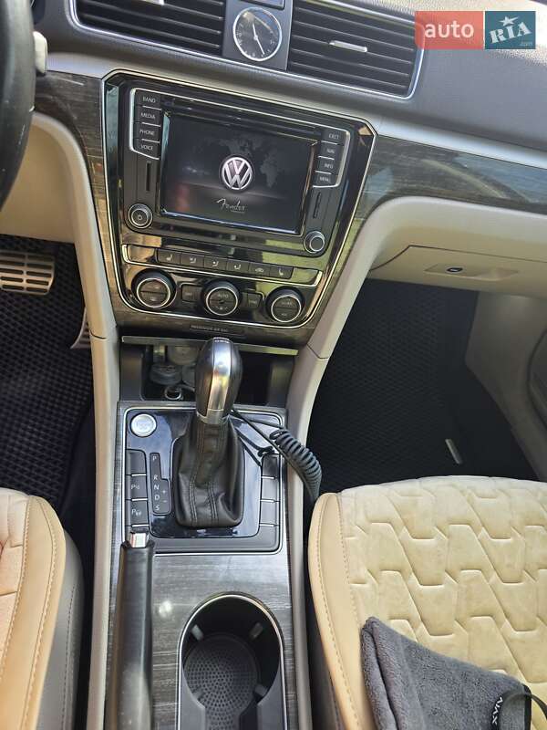 Седан Volkswagen Passat 2015 в Николаеве