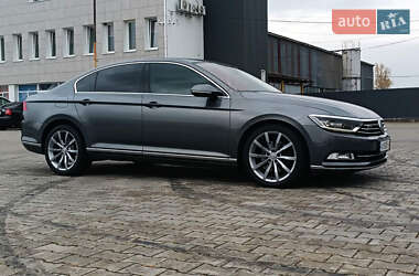 Седан Volkswagen Passat 2015 в Хусті