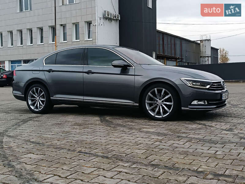 Седан Volkswagen Passat 2015 в  фото Седан Volkswagen Passat 2015 в