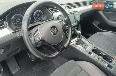 Седан Volkswagen Passat 2015 в  фото 14 Седан Volkswagen Passat 2015 в