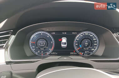 Седан Volkswagen Passat 2015 в  фото 24 Седан Volkswagen Passat 2015 в