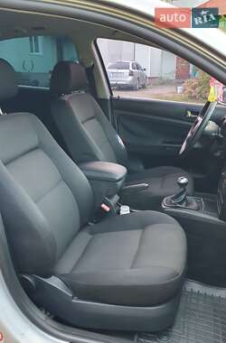 Седан Volkswagen Passat 2003 в  фото 21 Седан Volkswagen Passat 2003 в
